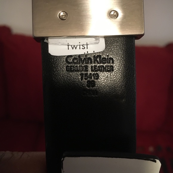 Calvin Klein white & brown leather reversible belt. Size 36. Worn twice. - Picture 2 of 6